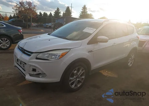 2015 Ford Escape Titanium z USA, uszkodzony, nr VIN 1FMCU0J93FUB60403